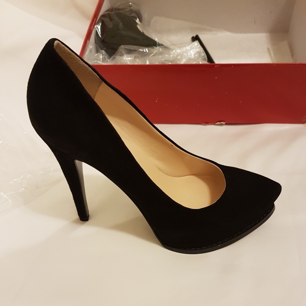 Guess Amazed Black Suede Heels- brand new still in original box
